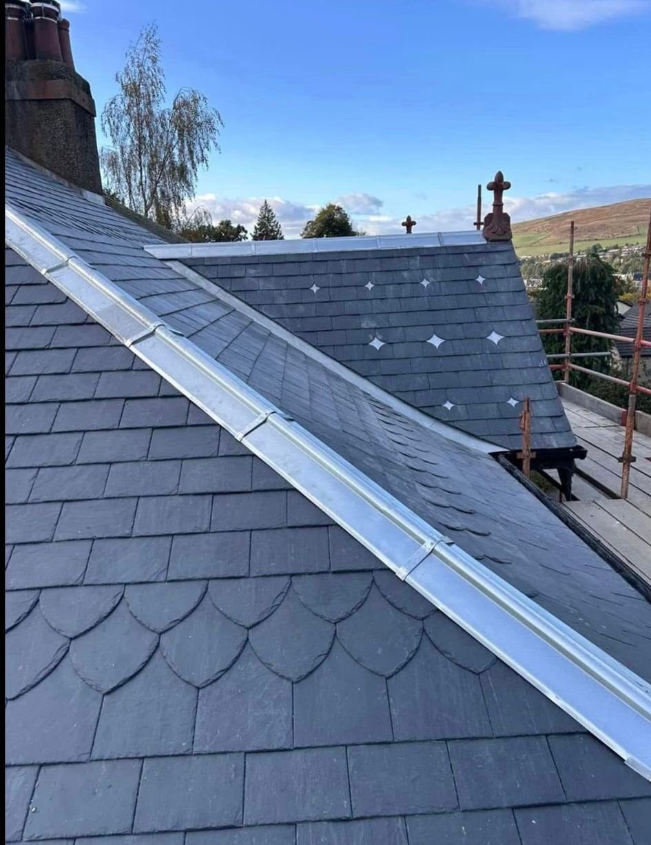 Dry ridge roofing system