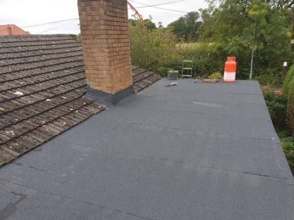 Flat roof installation